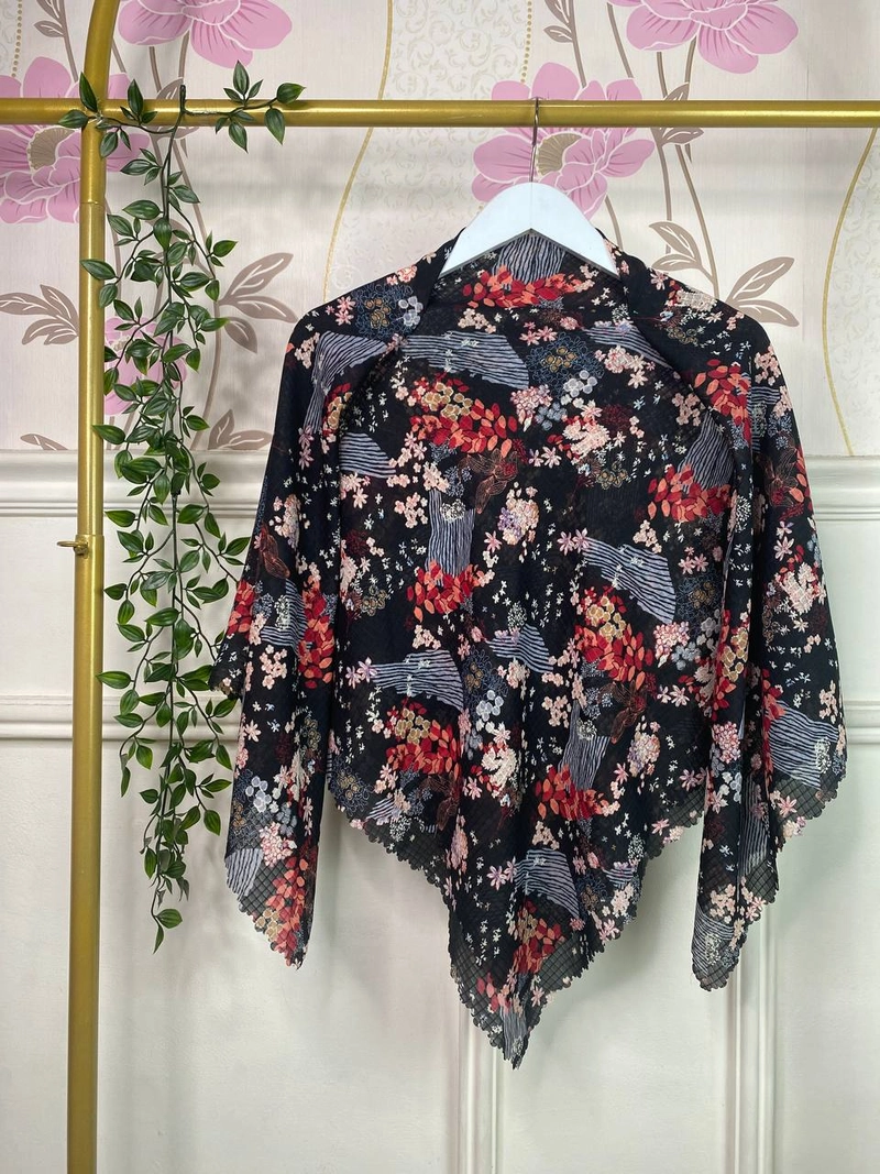 Product image Milyarda Hijab Official - Segi Empat Motif Veelya Allsize Black