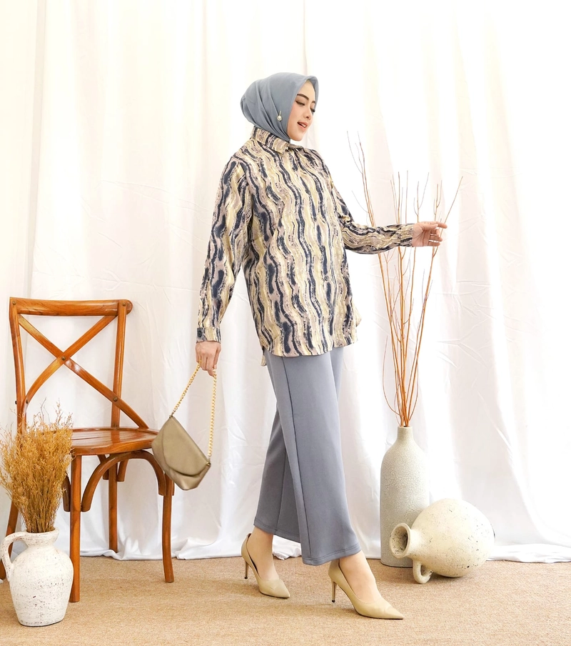 Product image Syahrinda [TA] - Kemeja Wanita Salur Ombak Armania Line Standar - JUMBO 4L Silk Impor 36 Biru