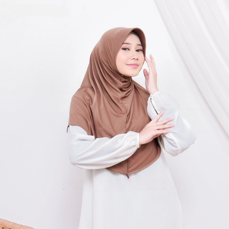 Product image Acla Daily - Hamidah Hijab Bergo Instant Jersey Pad Antem M Mocca