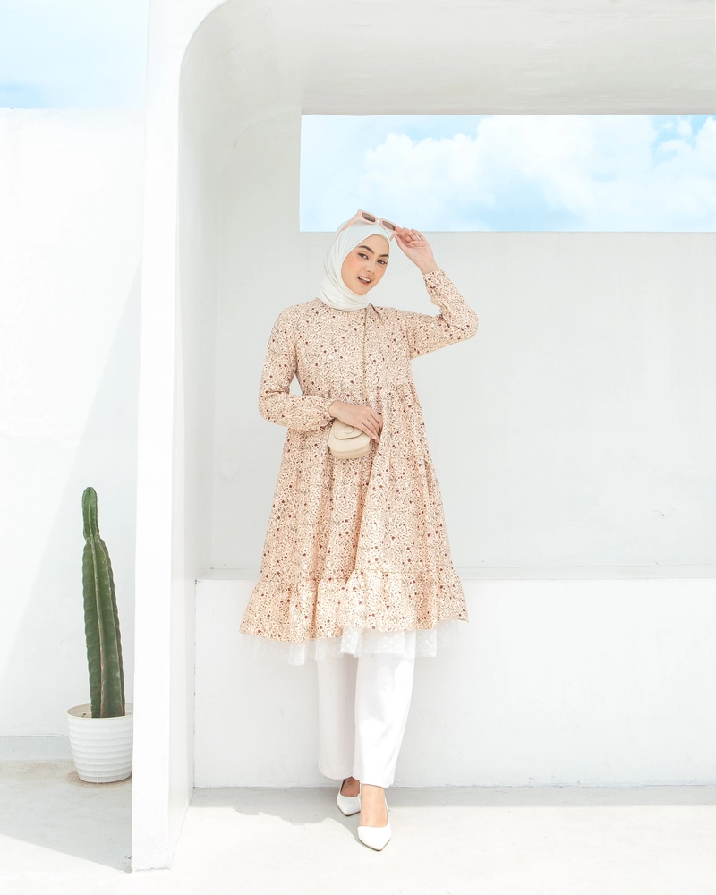 Product image Lusianasae - Lusianasae - Sakura Tunik warna Beige bahan Shakila mix tule dot S BEIGE