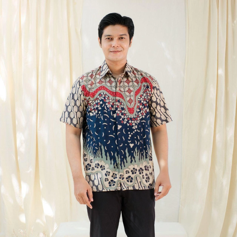 Product image Kois Batik - Atasan Batik Coupel Kekiniam Blouse Wanita Dan Hem Pria Motif kejora navy M Hem kejora navy