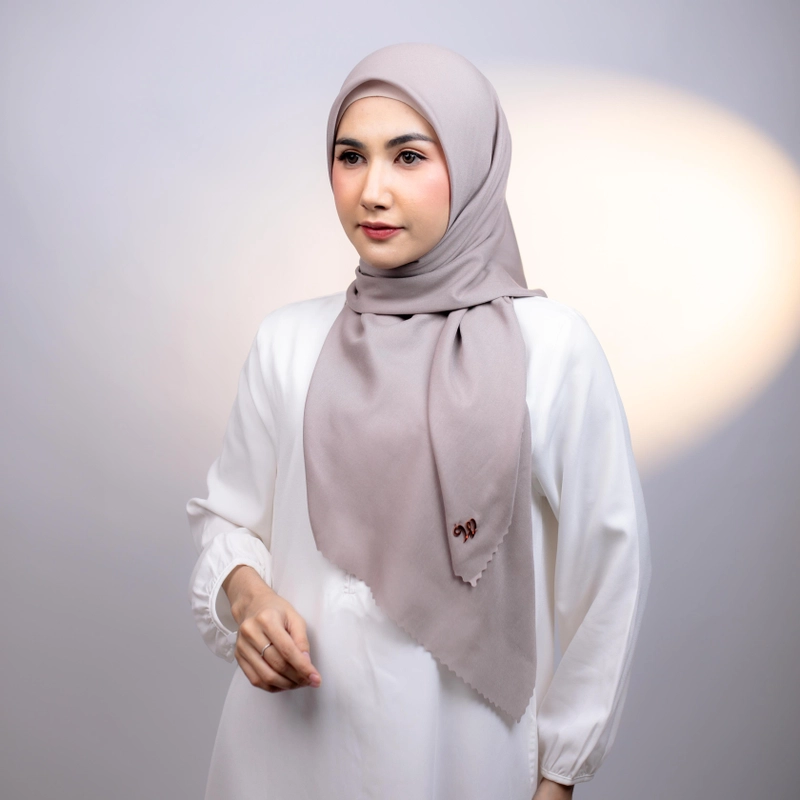 Product image Sakura Baru X Willofi - Hijab Segi Empat Voal Lasercut Paris Premium Anti UV All Size Buy 2 Get 1 Taupe
