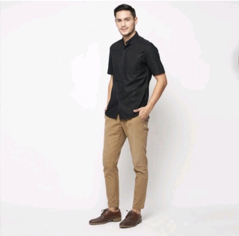 Product image MR DEE - Kemeja lengan pendek buy 1 get 1 M Hitam