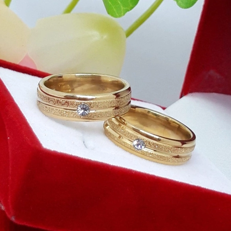 Product image CENTRAL GROSIR GEMSTONE - Cincin Couple Titanium Emas Diamond 6 Gold/emas