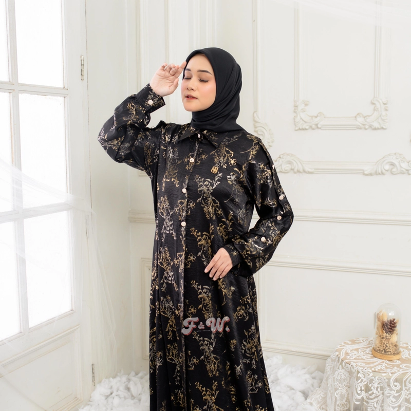 Product image Sakura Baru X FnW - [BUY1GET1]Dress Shafira Santorini Poggy Motif Klasik Elegan Busui Wudhu Friendly All Size Hitam