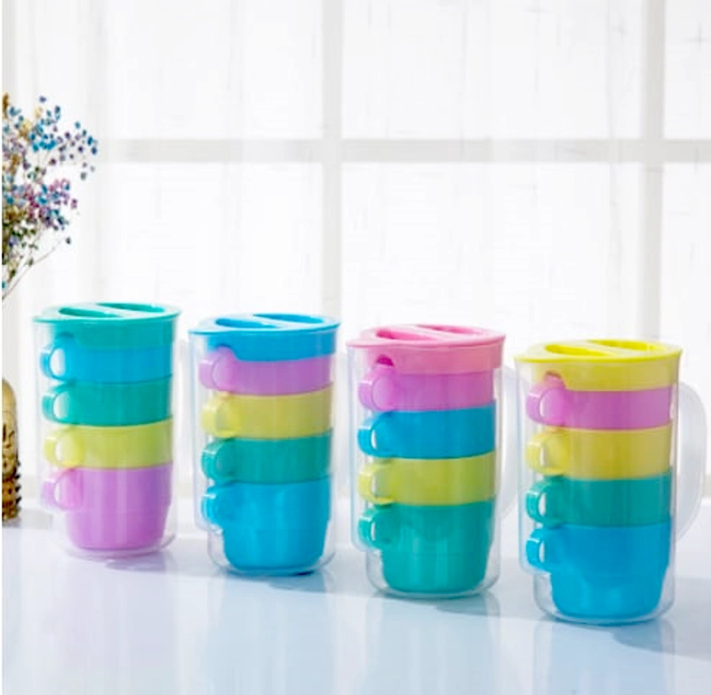 Product image Wars - AQ8805 Teko Jus Set 4 Cangkir Tutup Rapat Wadah Plastik Tempat Minuman Dingin Sirup 16,5 x 15,5 x 9,5 CM Rainbow