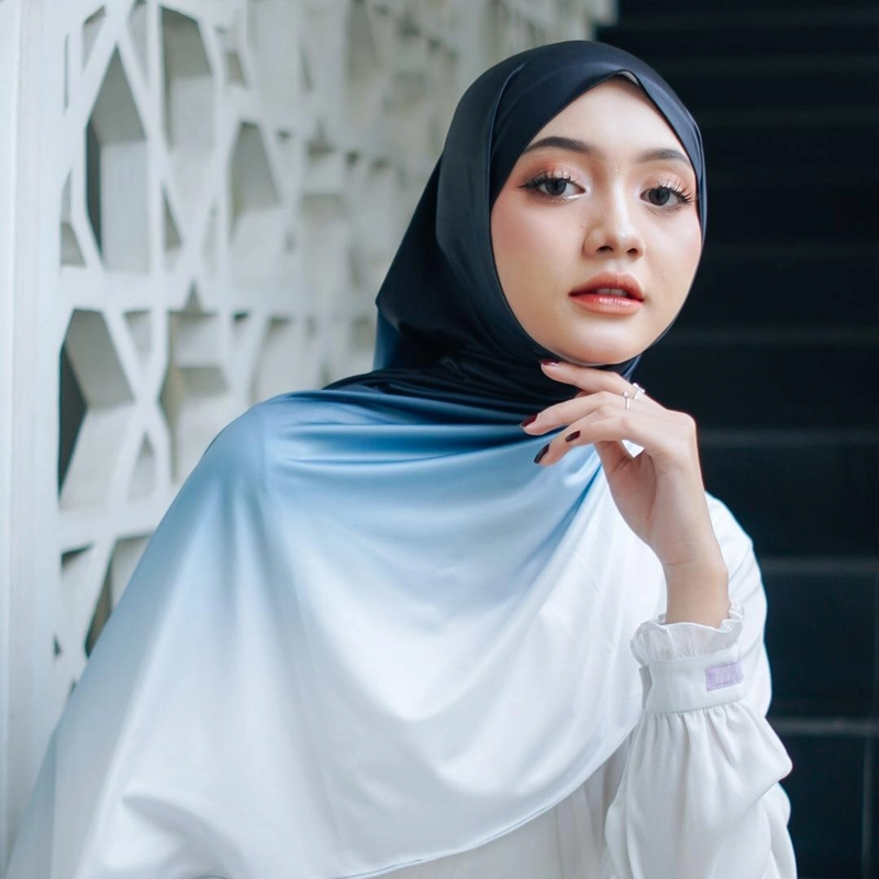 Product image Sakura Baru X Willofi - Pashmina Gradasi Aurora Mimoza Sublim Shawl Gradasi Ombre Premium All SIze Hitam