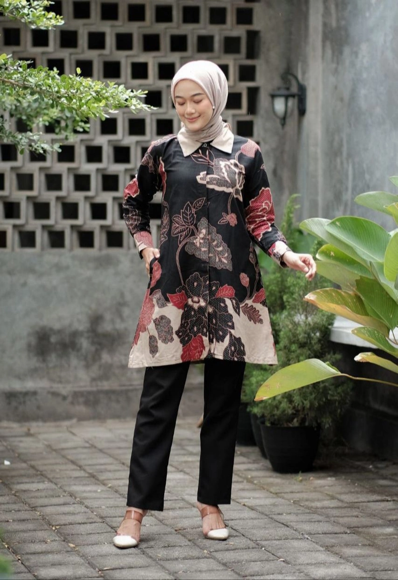 Product image Batik Alfin - Baju tunik atasan wanita motif bunga mawar model kekinian terbaru L Hitam
