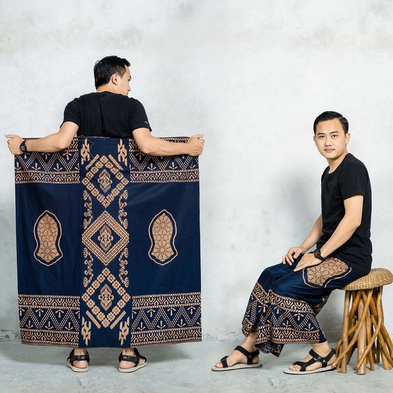 Product image Kois Batik - Sarung Batik Pria Dewasa Free kopyah motif trompah Sarung Dewasa sarung trompah navy