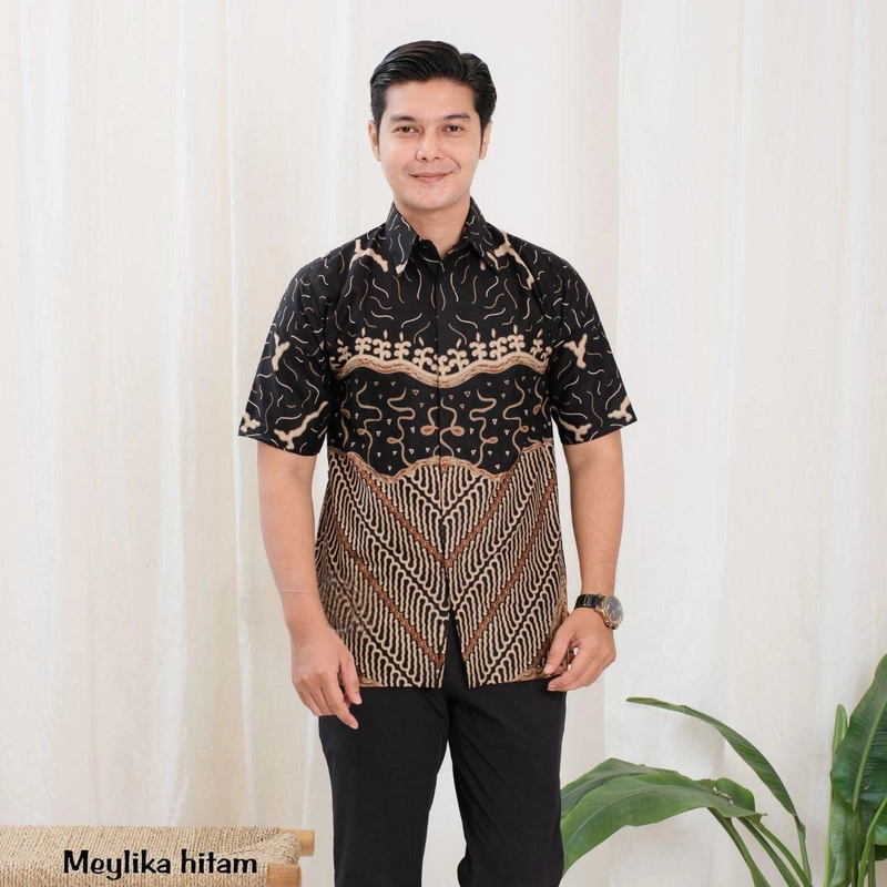 Product image Kois Batik - Atasan batik pria dan wanita hem dan blouse couplen bisa dipisah motif meylika hitam l Hem meylika hitam