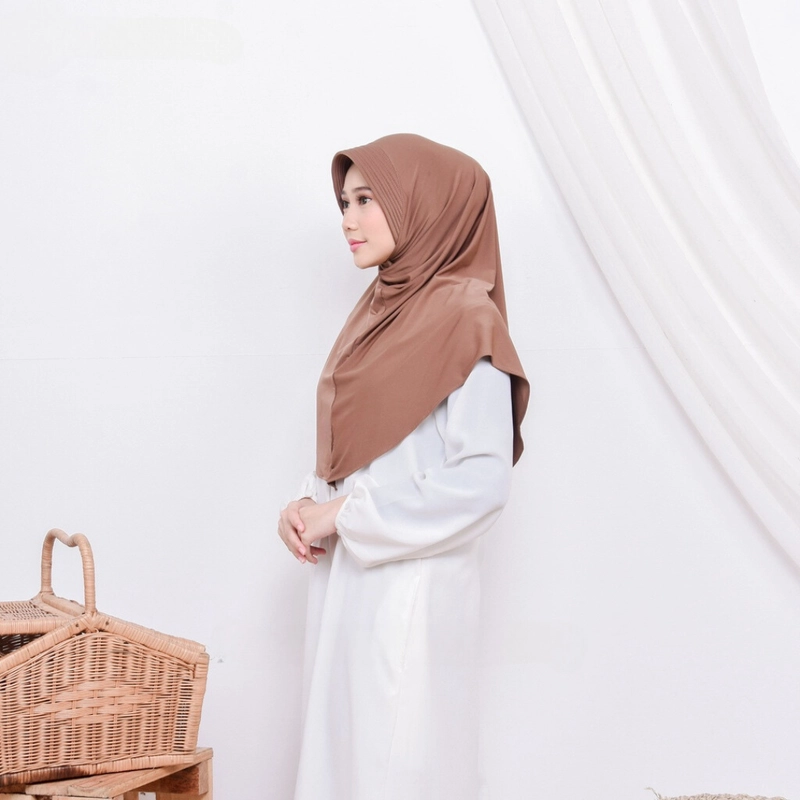 Product image Acla Daily - Hamidah Hijab Bergo Instant Jersey Pad Antem M Mocca