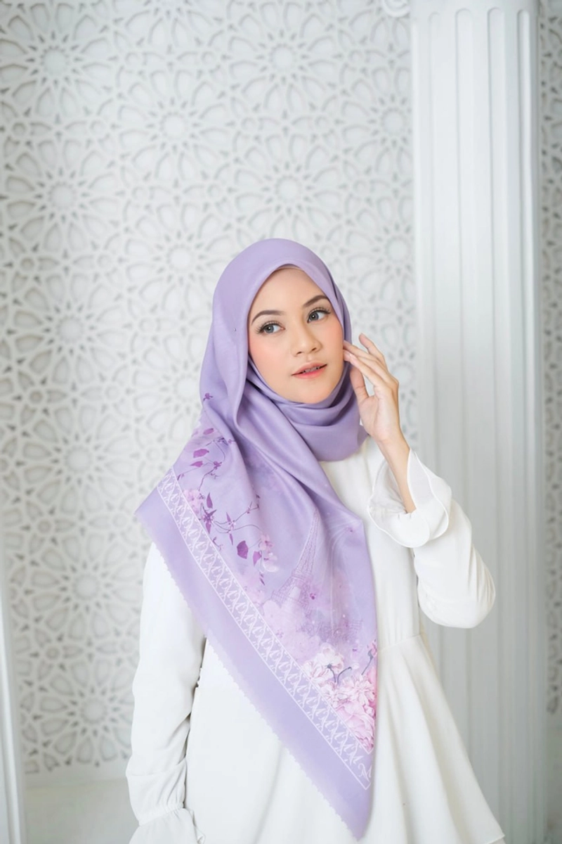 Product image Milyarda Hijab - Paket Hampers Box SegiEmpat Motif 2pcs Box