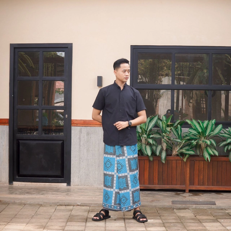 Product image Kois Batik - Sarung dewasa motif kotak bagus banget katun prima Sarung dewasa120x220 Biru muda