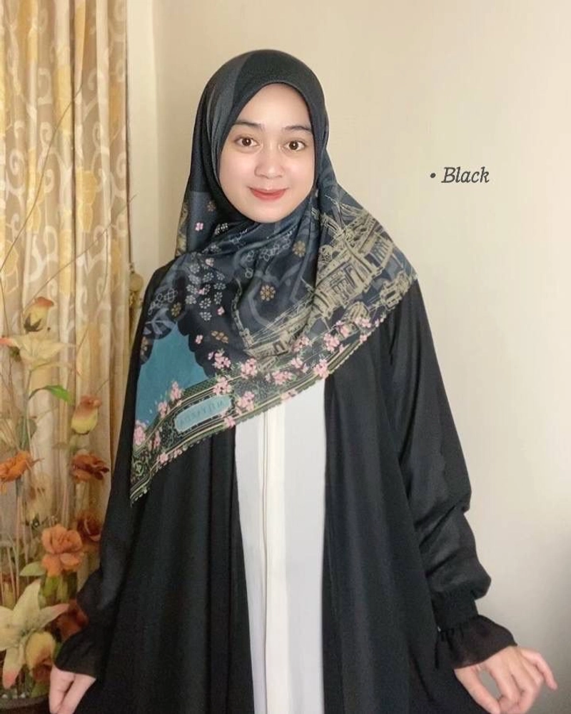 Product image Milyarda Hijab - [PO] SEGI EMPAT MOTIF MEDINA Allsize Black