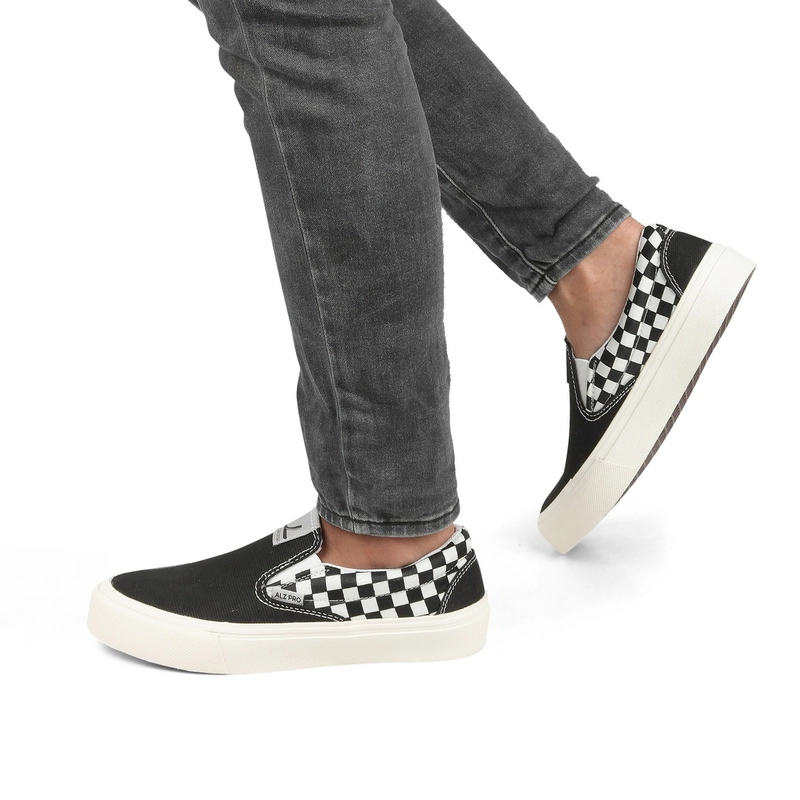 Product image ALZ PRO 9107 Black Catur Sepatu Kanvas Slip On Pria 38 Black Catur