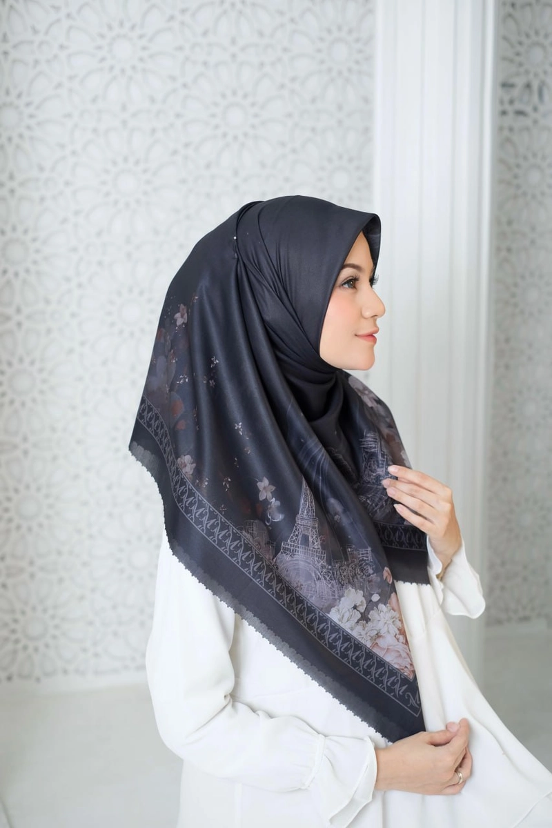 Product image Milyarda Hijab - SEGIEMPAT MOTIF DIVYA Standar Black