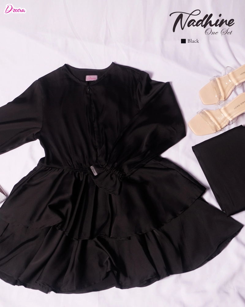 Product image Dzeera - NADHINE ONE SET / blouese dan skirt allure silk premium S BLACK