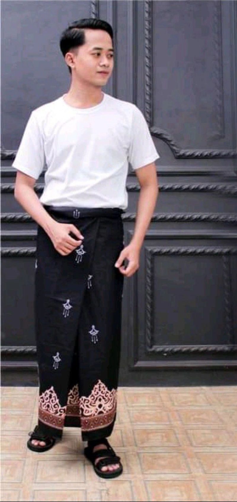 Product image Khisna collection - Sarung dewasa motif gunungan bagus banget katun prima Dewasa120x220 Hitam