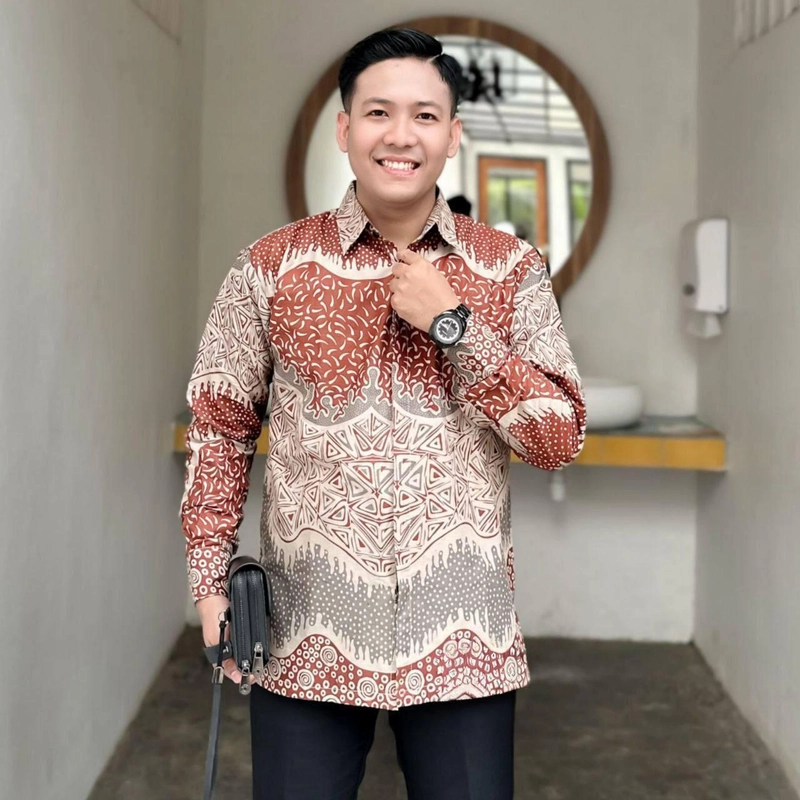 Product image Juragan Kurta - Atasan Batik Coupel Wanita Dan Pria Dapat Dipisah Terbaru Motif piramid coklat M Kemeja piramid cokla