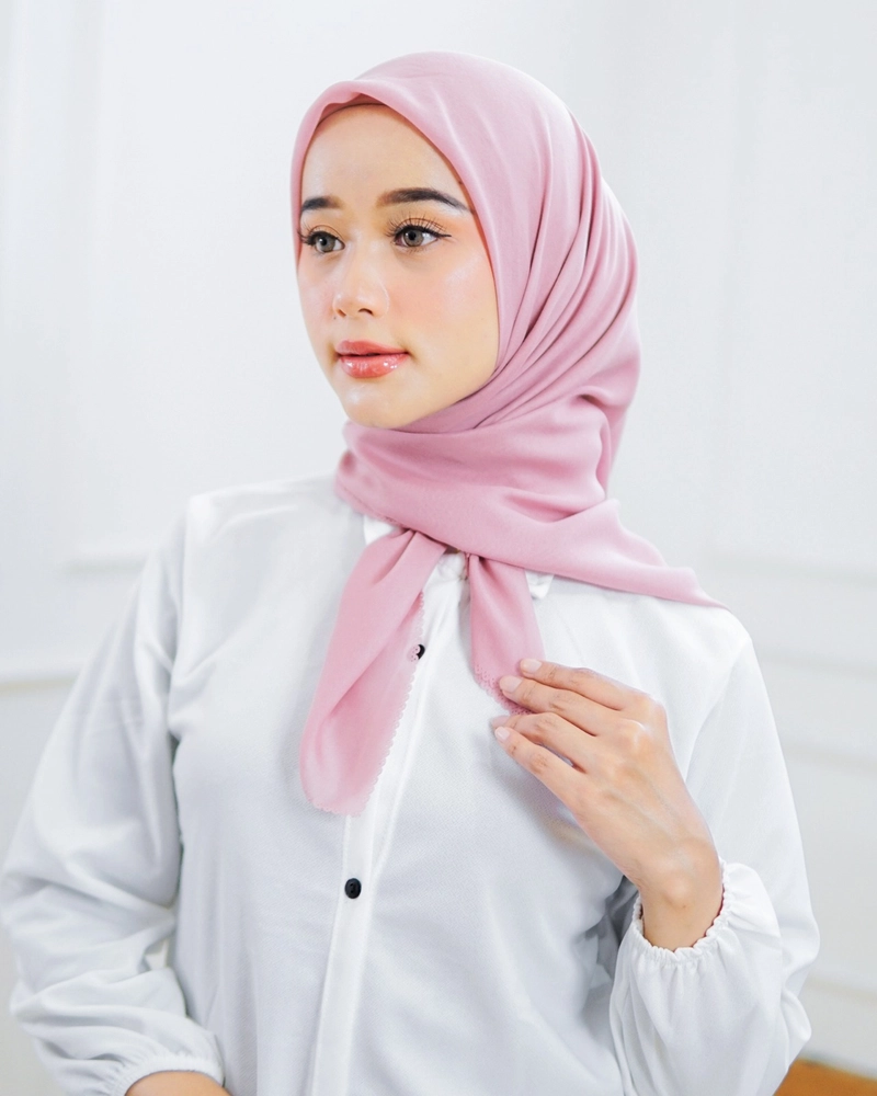 Product image byLayna Official - Kerudung Segi Empat Hijab Voal Elzha Scarf Allsize Dusty Pink