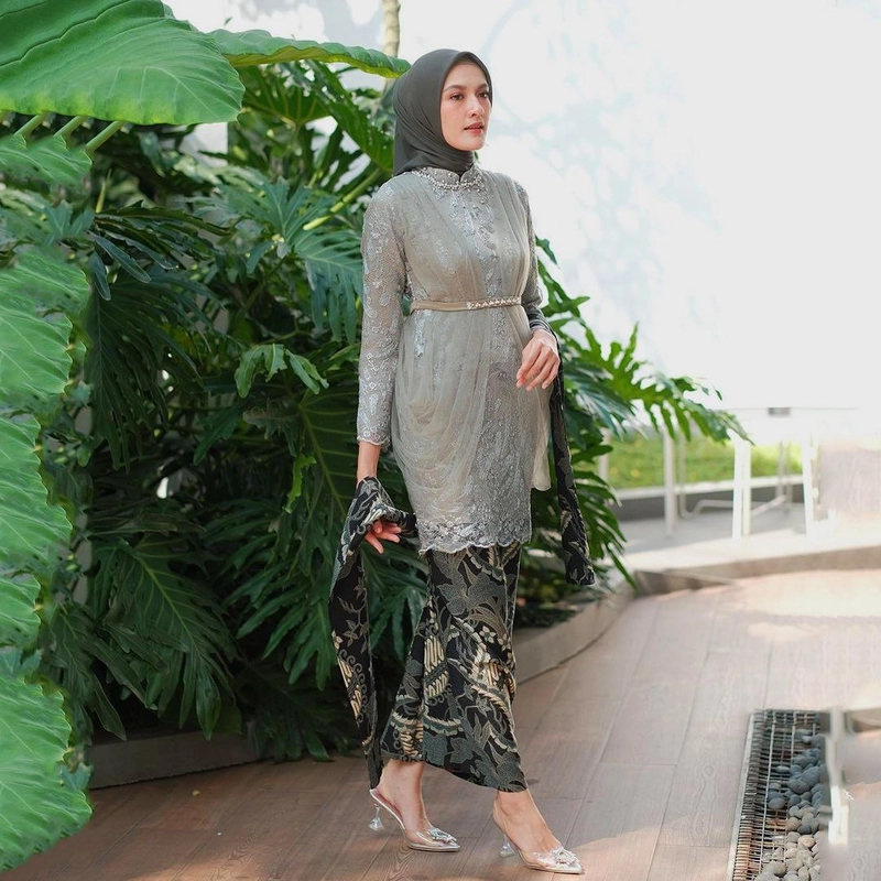 Product image COLLECTION SARJANA - Batik Couple Alin- Brokat Tille Mutiara -Furing Satin - Payet Mutiara ROK+ SELENDANG GREEN