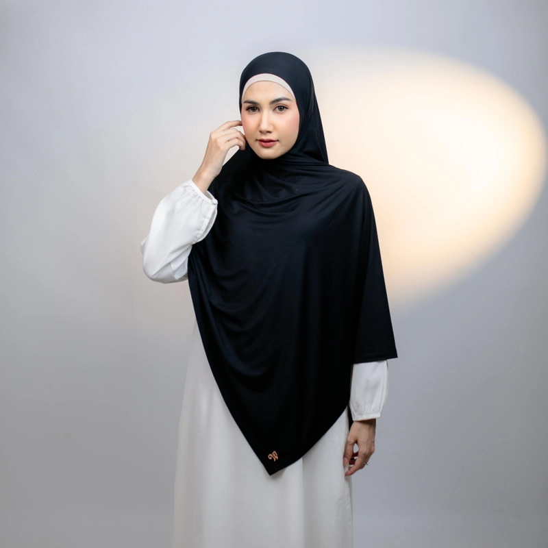 Product image Sakura Baru - Sakura Baru X Willofi - Pashmina Rayon Tencel Premium Amora Kerudung Wanita Terbaru 2025 Jilbab Mus All Size Hitam