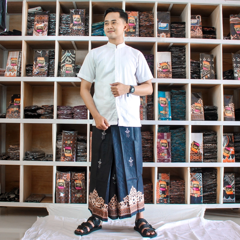 Product image Kois Batik - Sarung santri remaja motif tumpal 120x220cm Hitam
