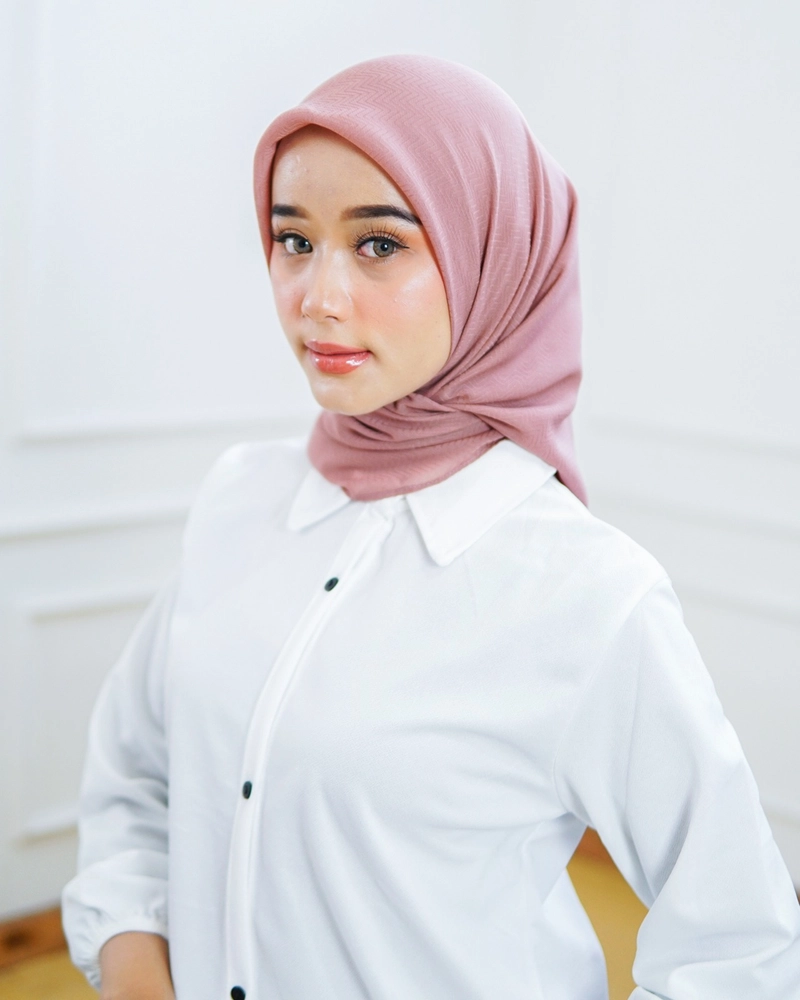 Product image byLayna Official - byLayna Official - Jilbab Segiempat Kerudung Lory Scarf All Size Brown