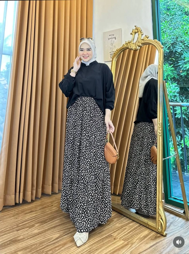 Product image Khisna collection - Oneset rok Sopinan bestseller kekinian Allsize Hitam