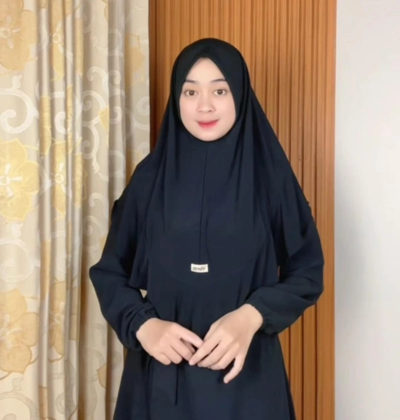 Product image Milyarda Hijab - Hijab Instan Lisya Kerudung Bergo Syari Jilbab Instant Olahraga Sport All Size Hitam