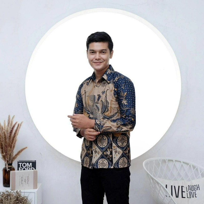 Product image Kois Batik - Batik coupel wanita dan pria tunik kemeja mitif alisa navy M Kemeja alisa navy