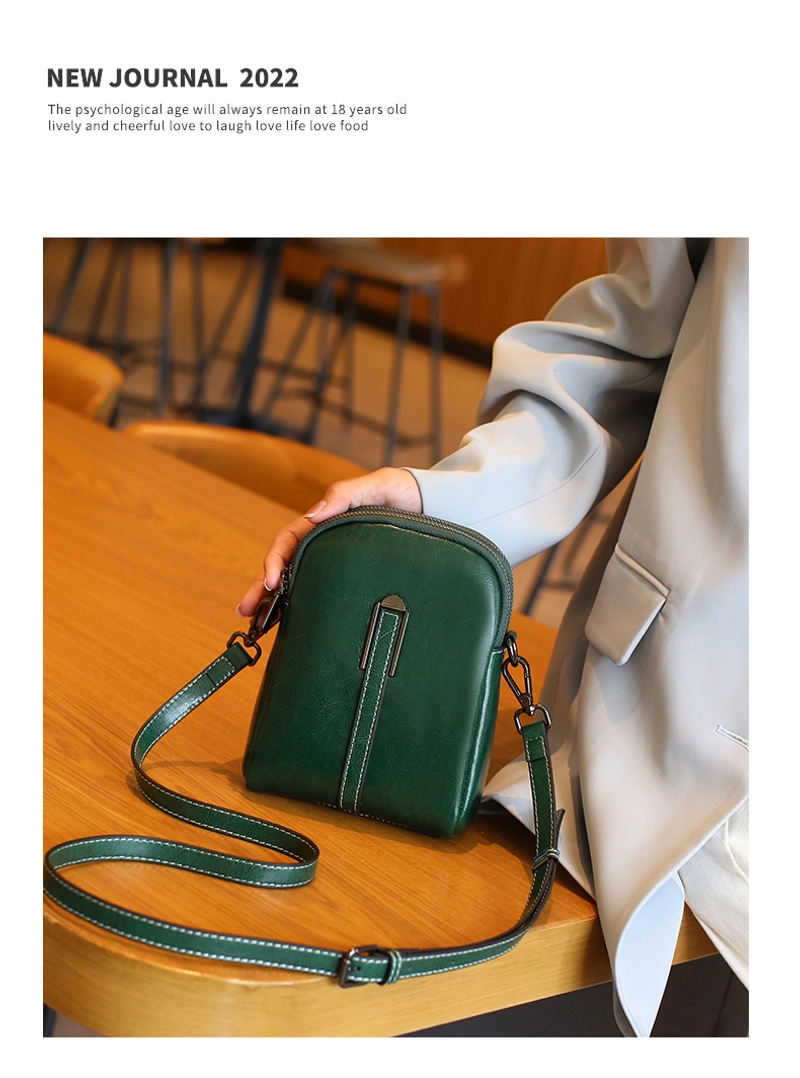 Product image Tas Selempang Wanita Sling Bag Lottus Glossy CBLB70LOTTUSGLOSSY Small Hijau Tua