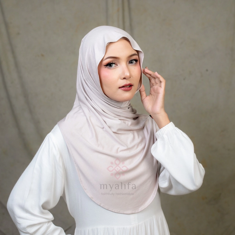 Product image Myalifa Official Store - Hijab Instan Hanna Plus Inner 2in1 Viscose Rayon Airy Meleyot Bergo Instan Bergo Malay Pashmina Inst All size Ivory