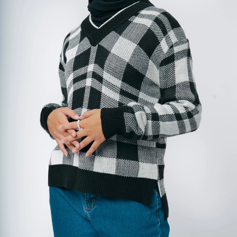 Product image MKY Clothing - [Paket Usaha 12pcs] MKY Clothing - BLUS RAJUT KOTAK-KOTAK V NECK LENGAN PANJANG HITAM ONE SIZE