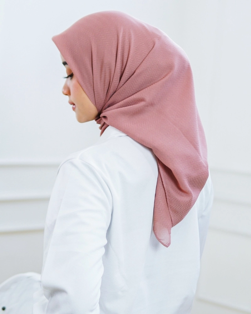 Product image byLayna Official - byLayna Official - Jilbab Segiempat Kerudung Lory Scarf All Size Brown