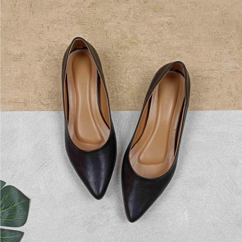 Product image LUXIA - Sepatu Slip On Sepatu Kasual Wanita New Trendy 2022 Louren-01 36 HITAM