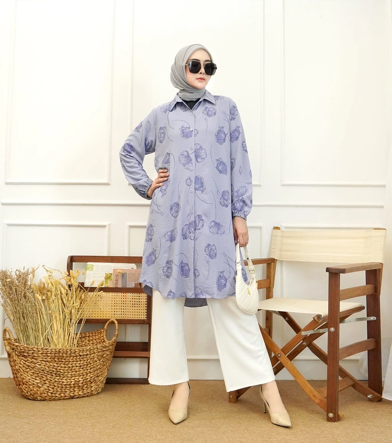 Product image Syahrinda [TA] - Tunik Kancing Tory Kemeja Mint Blue Cream Print Bunga Silky Crinkle Zaramica size 2 Neon Blue