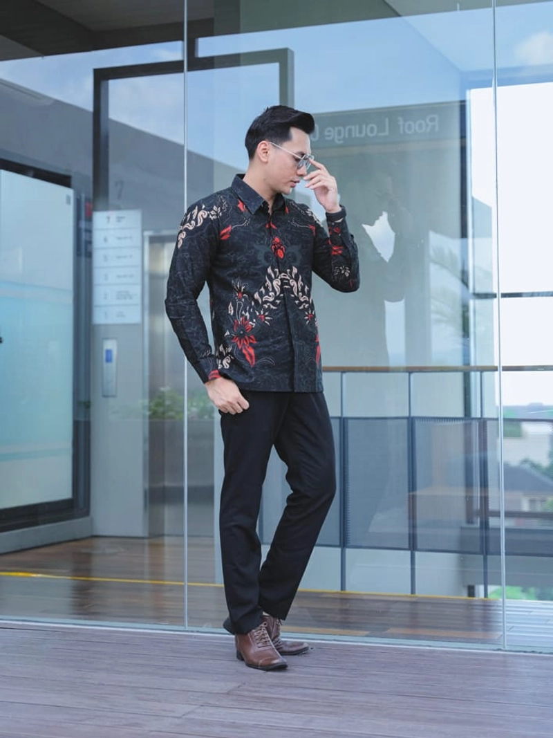Product image COLLECTION SARJANA - KEMEJA BATIK MENSTYLE - KALINGGA - Katun Prima Premium - Furing HPL M Kalingga