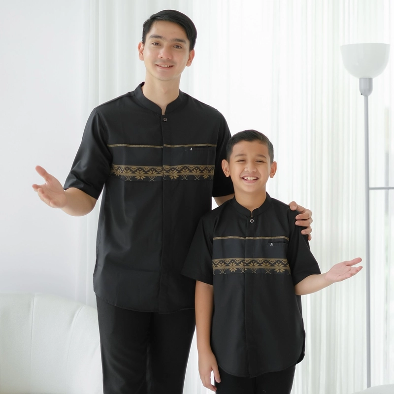 Product image Al liwa Couple anak dewasa usia 2th - 11th kemeja koko lengan pendek bahan toyobo premium S (4-5th) hitam