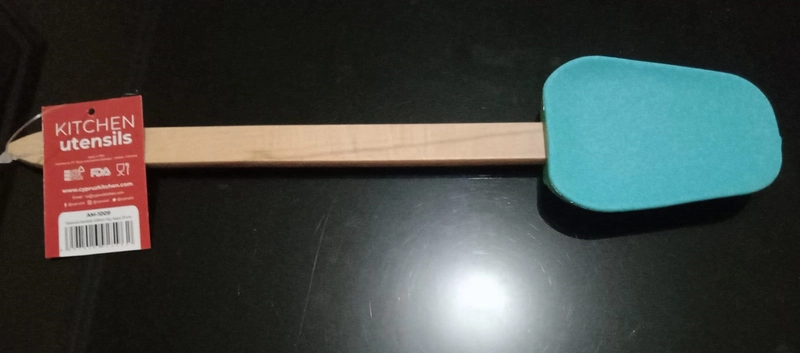 Product image Cypruz - Spatula Lengkung GG Bambu + Silicone AM-1009 Panjang 32 Cm Random