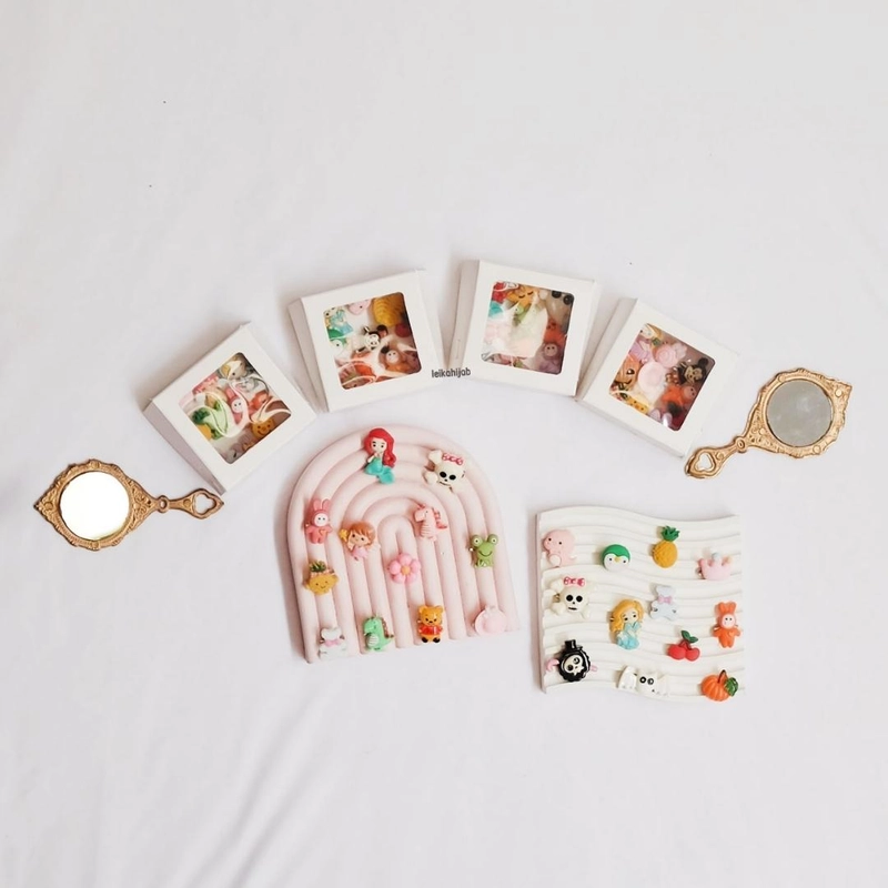Product image Leika - PAKET BROSS MINI IMUT KARAKTER ANAK UNTUK HIJAB JILBAB MURAH LUCU SEMAT HIJAB 2cm Random