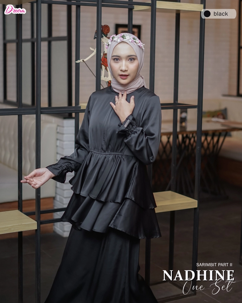 Product image Dzeera - NADHINE ONE SET / blouese dan skirt allure silk premium S BLACK