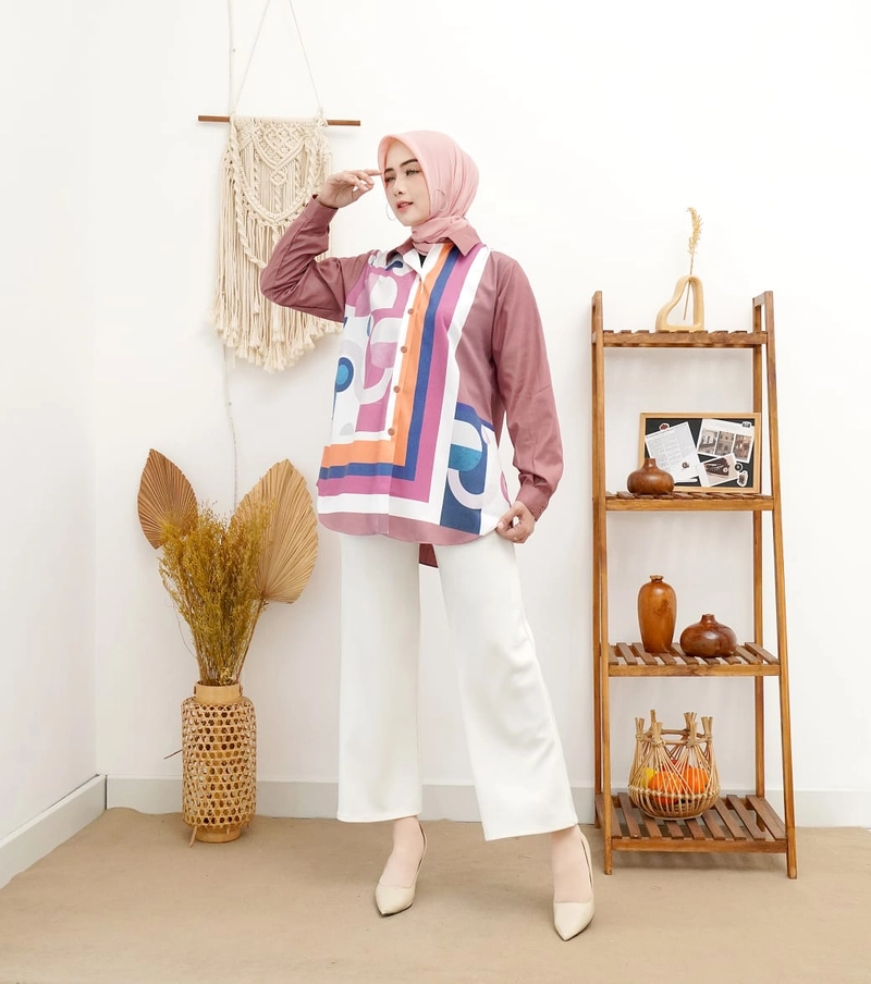 Product image Syahrinda [TA] - Kemeja Atasan Kancing Picasoa Kemeja Kuning Pink Print Bunga Katun Impor Size 38 Pink