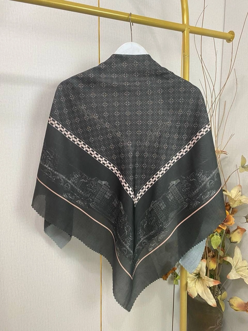 Product image Milyarda Hijab - [PO] Segiempat Motif Holly Lane Signature Milyarda Allsize Black