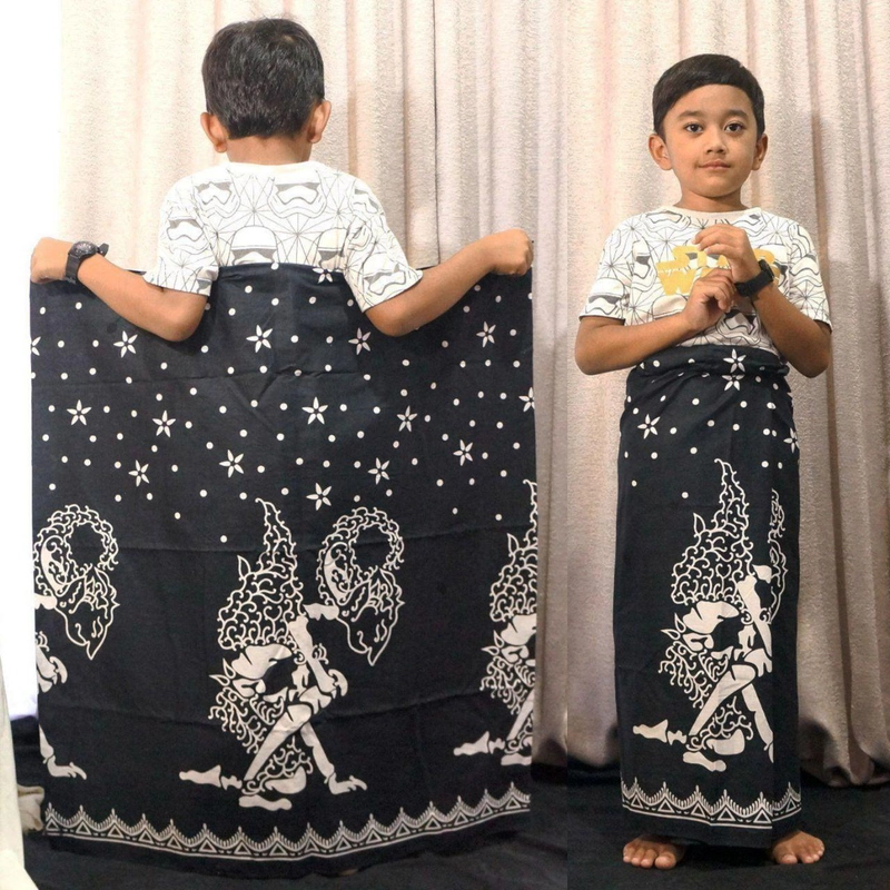 Product image Kois Batik - Sarung anak paud tk usia 3 sampai 7 tahun motif bulan bintang wayanh 170x85cm Hitam putih