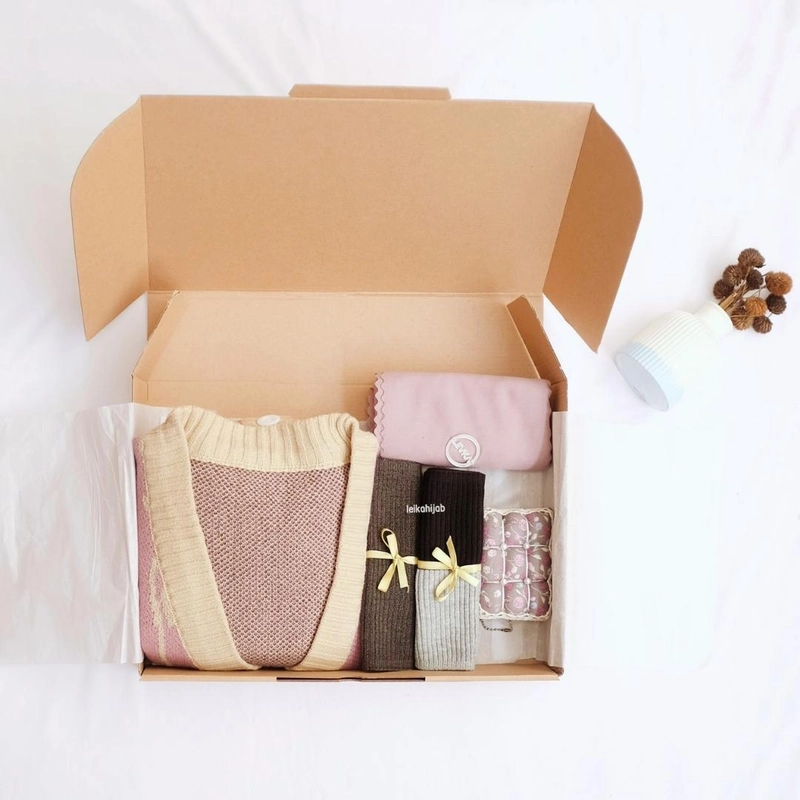 Product image Leika - PAKET HAMPERS CARDIGAN DEWASA RECOMENDED / HADIAH ULANGTAHUN variasi 1