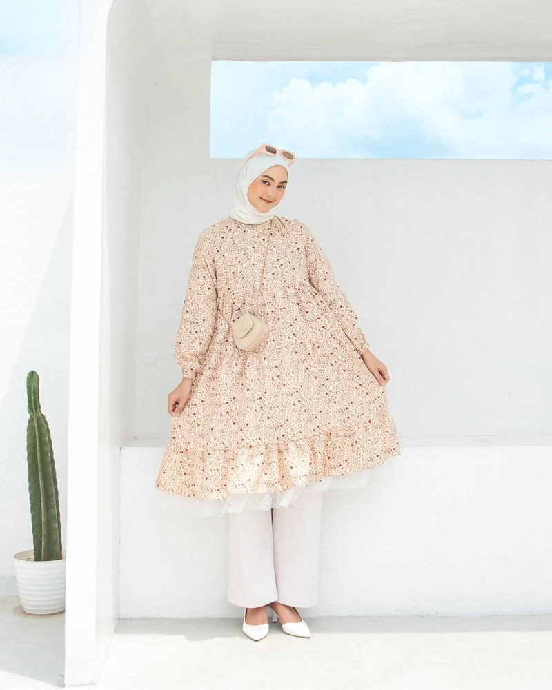 Product image Lusianasae - Lusianasae - Sakura Tunik warna Beige bahan Shakila mix tule dot S BEIGE