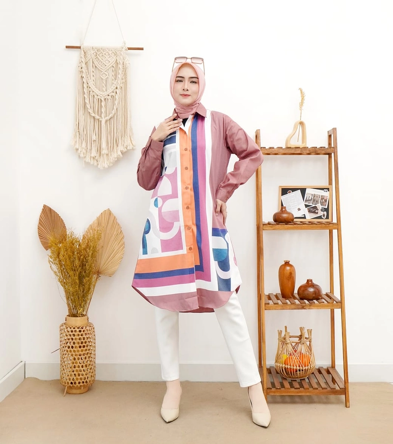 Product image Syahrinda [TA] - Kemeja Tunik Kancing Picasoa Zaradiora Kemeja Pink Kuning Print Bunga Katun Impor size 2 pink
