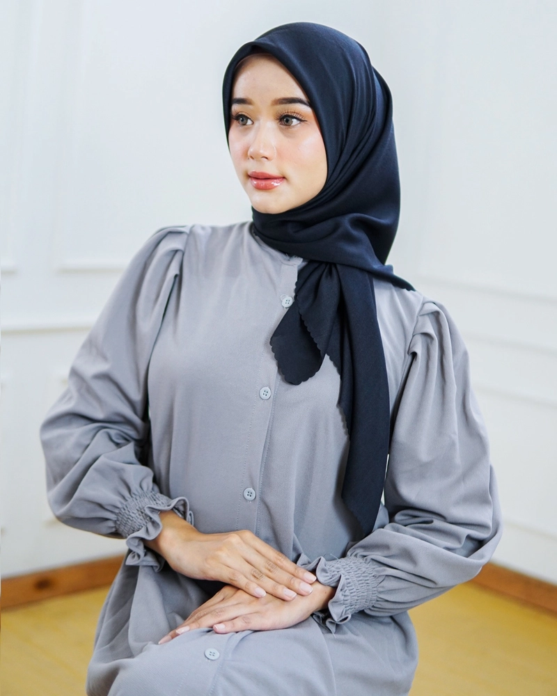 Product image byLayna Official - Kerudung Segi Empat Scarf Viola Voal Hijab Allsize Black