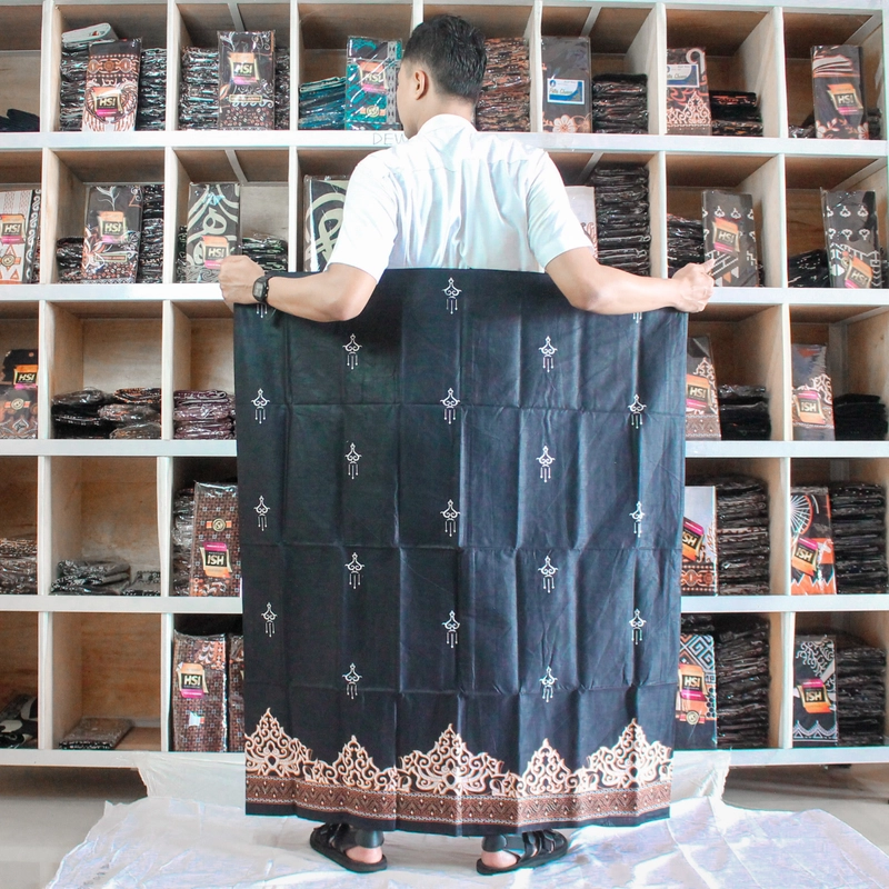 Product image Kois Batik - Sarung santri remaja motif tumpal 120x220cm Hitam